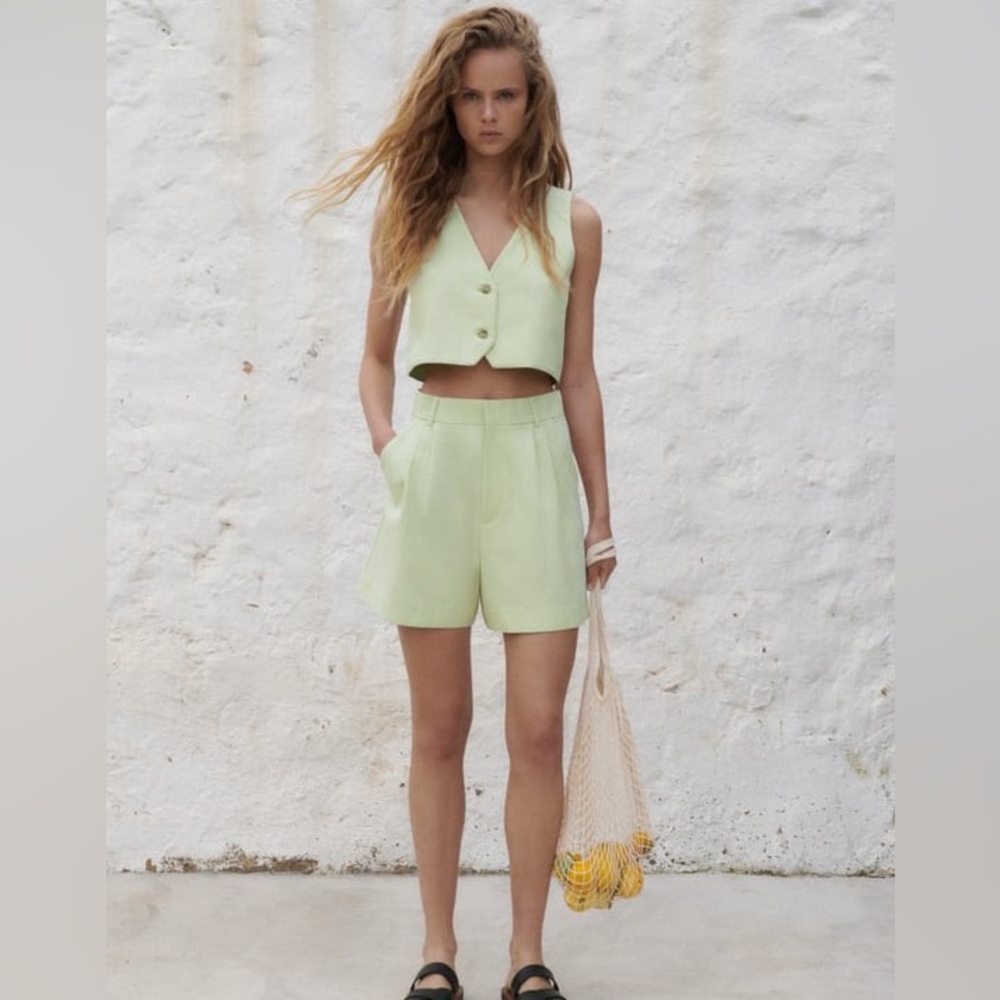 Zara mint green linen blend dress shorts. Size M. Never worn